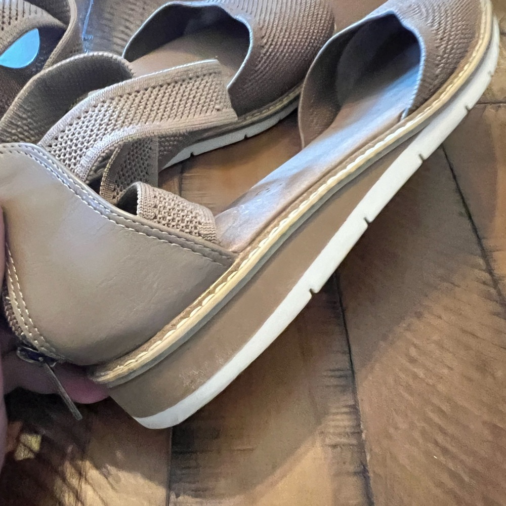 Kelly & Katie Women's Laurna Wedge Sandal Beige size 9 - Picture 4 of 5